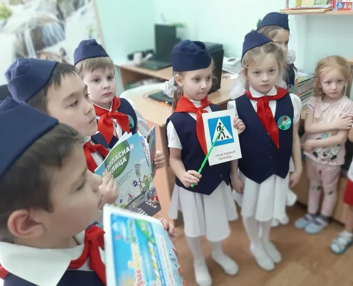 МБДОУ ЦРР - детский сад Аленький цветочек Команда ЮПИД учит маленьких воспитанников.