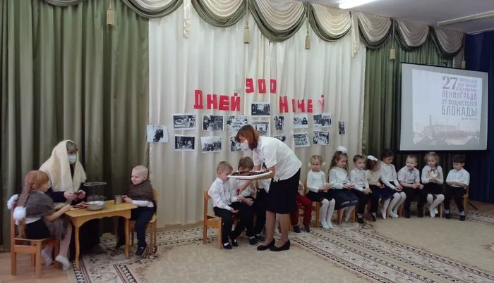 МБДОУ ЦРР - детский сад Аленький цветочек Раздача хлеба